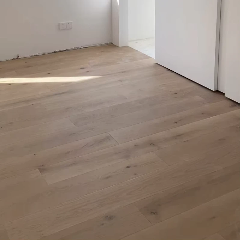 15MM Oak Engineered Wood Flooring Smooth Click Lock Installation Basement Kitchen Villa Apartment Hall Hotel