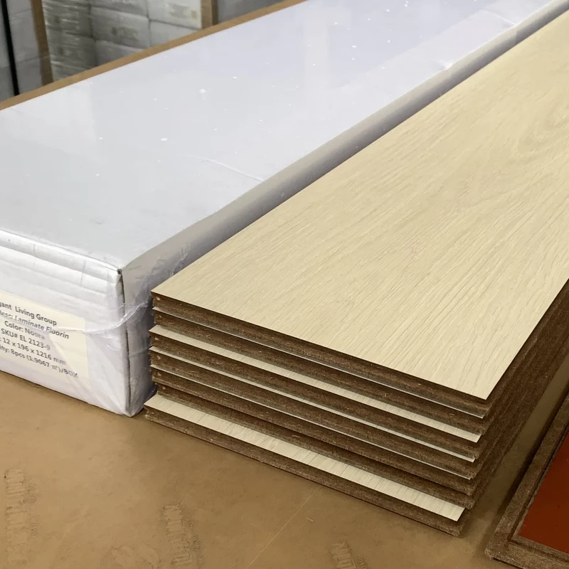 8mm 12mm AC4 AC5 High Density Super Waterproof Black Core HDF 900Kgs M³ Waterproof Laminate Flooring