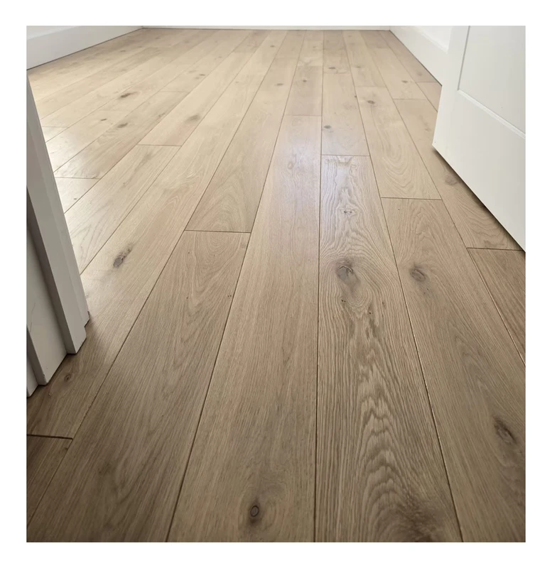 ABCD Grade Multi-layer Hardwood Natural White UV Brushed Oak Engineered Wood Flooring for Home Indoor