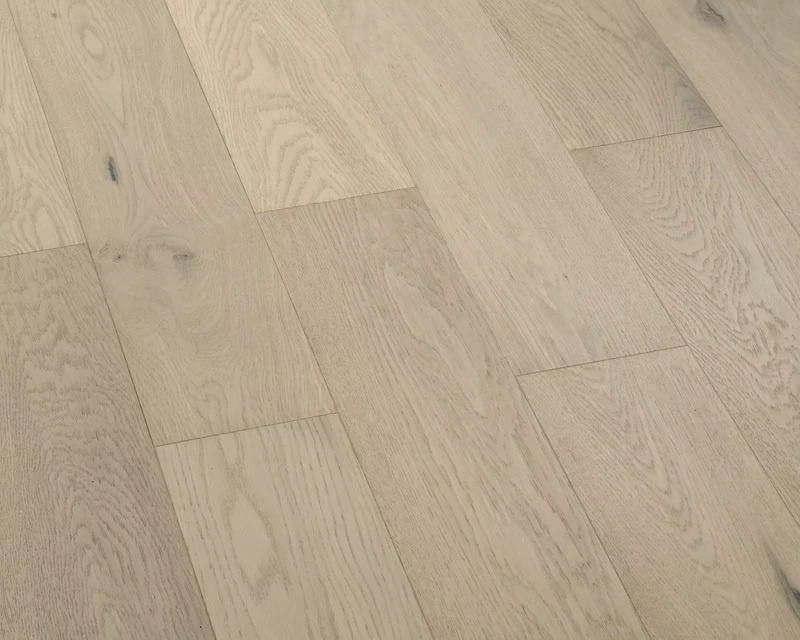 BBL Hickory Oak Multilayer Engineered Hardwood Flooring with Wire Brushed Surface 100% Veneer Wide Plank 0.6 1.2mm Thickness