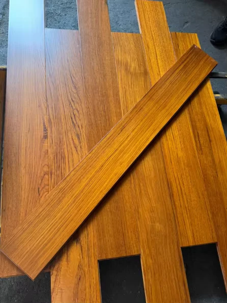 Burmese Teak Wood Flooring 18mm Solid Wood Decking Natural Oil Water Resistance