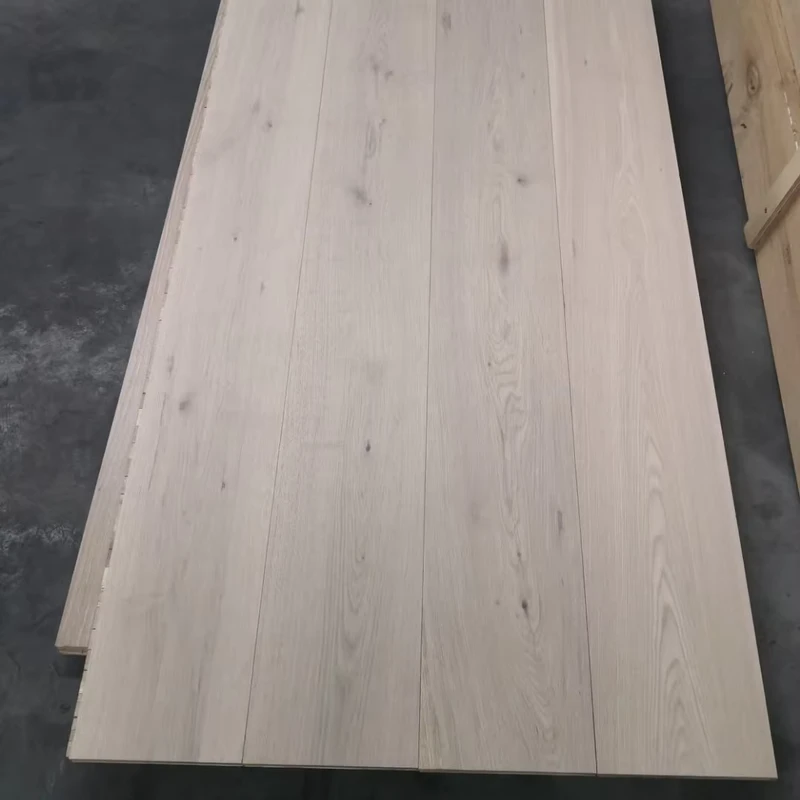 China Factory Modern Style Engineered Wood Indoor Wire Brushed Surface European Oak