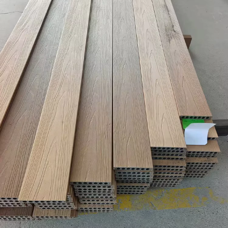 Co Extruded Outdoor WPC Decking Planks Waterproof Composite WPC Decking Board Wood Plastic Flooring for Patio Garden Poolside