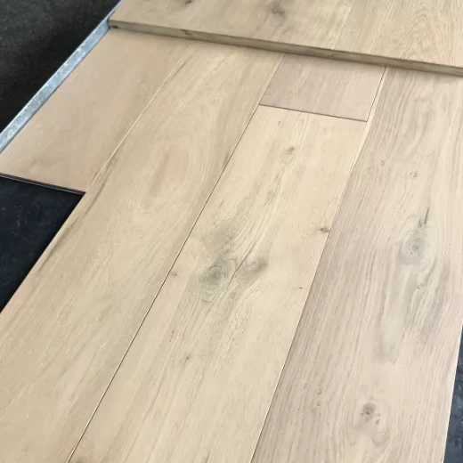 Custom Design Wooden Solid Lacquered Oak Wood Flooring Engineered Rustic Hardwood Floor