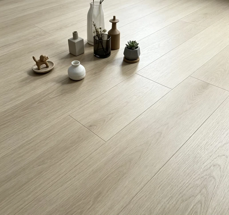 Custom OEM 8mm 10mm 12mm Laminate Flooring AC4 Anti-Slip Click Installation Oak Texture Floor Planks