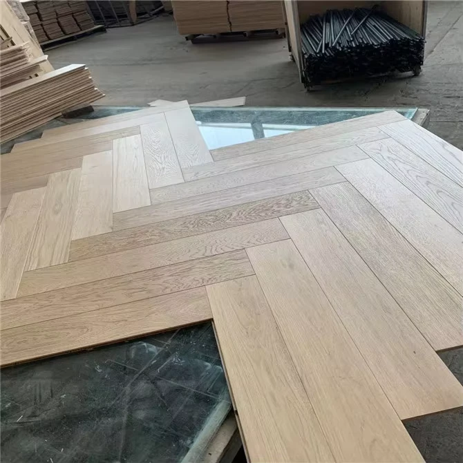 Custom Popular Luxury Herringbone Fishbone Hardwood Floor Multilayer Engineered Wood Flooring