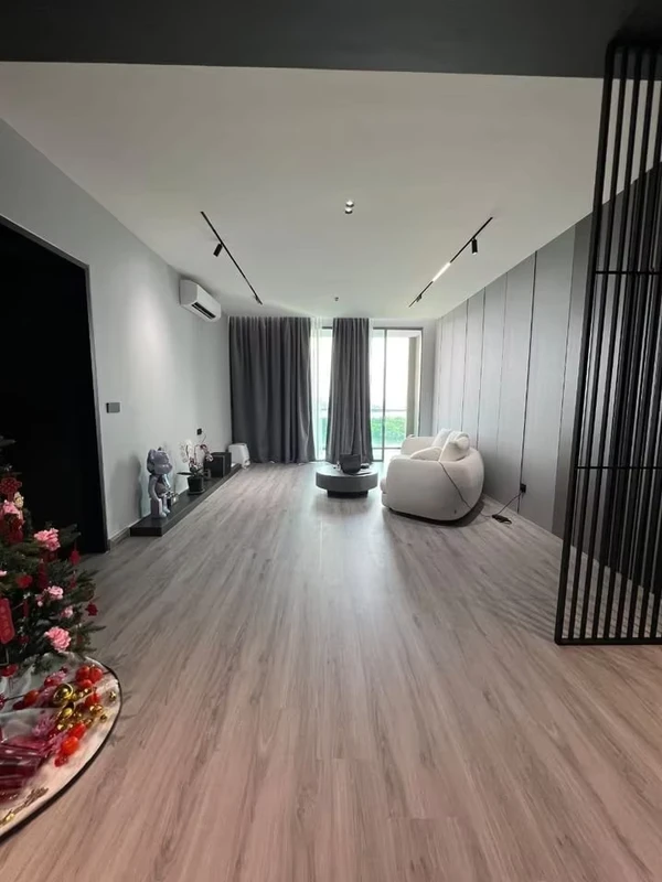 Durable SPC Flooring Anti Crack Waterproof Fireproof Anti Slip Indoor Flooring Panel for Residential Commercial Use