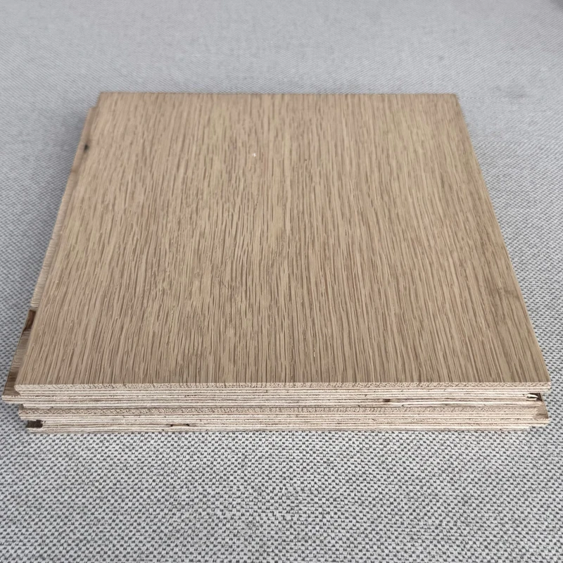 Elegant Solid Oak Luxury Engineered Flooring for Modern Living Space Interiors with Seamless Click Installation