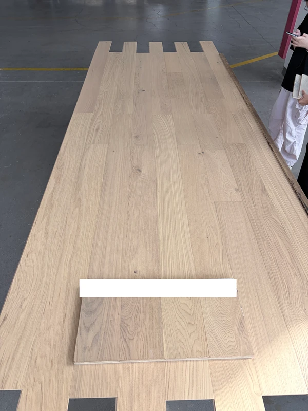 Engineered Oak Flooring 1900x150x10mm Light Color Thin Veneer Clean Board Surface for Cost Sensitive Buyers
