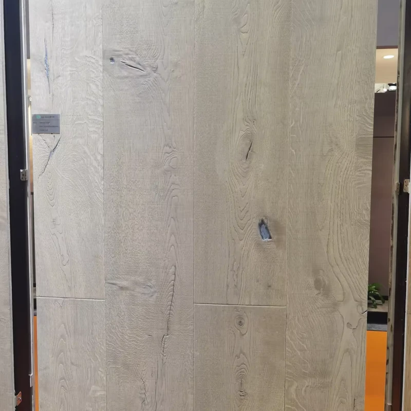Engineered Oak Wood Flooring Hand Scraped Surface Multi layer Solid Wood Floor Custom Size for Hotel Villa Project