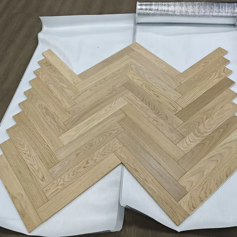 European Oak Herringbone Engineered Wood Flooring Veneer Thickness 3.0mm Veneer Grade AB