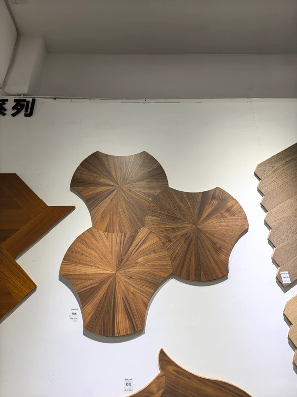 Factory European Oak Wood Floor Shaped Design Wide Plank Floating Matt Finishing Solid Wood Flooring 5 Year Warranty
