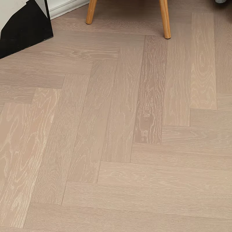 Hardwood Engineered Oak Wood Flooring Waterproof 12Mm 14Mm 15Mm Natural White Herringbone Oak Flooring Solid Wood