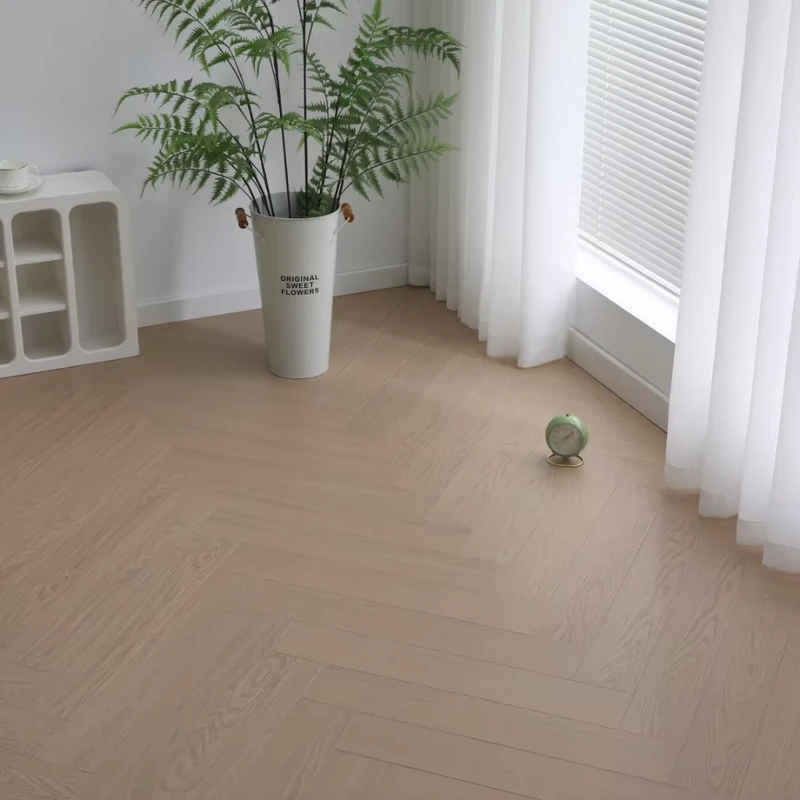 Herringbone Solid Core Pine Hardwood Flooring 14mm Smooth Solid Wood Engineered Flooring Suitable for Gyms & Classrooms