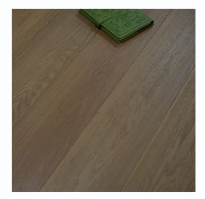 High Quality Three-Layer Engineered Hardwood Flooring Solid Wood Oak Design
