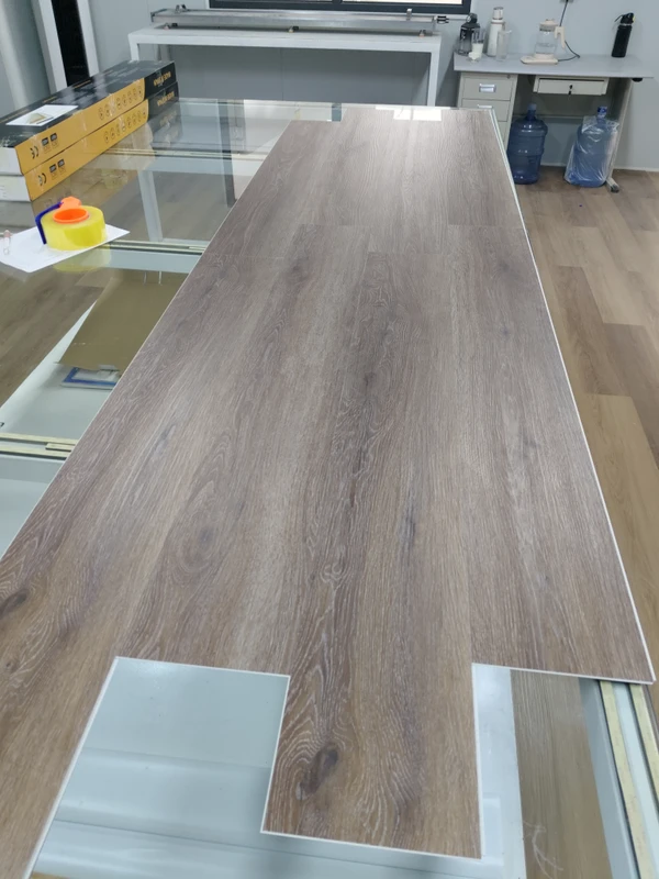 High quality SPC Click Plastic Flooring Waterproof Anti slip 4mm 5mm Rigid Core Vinyl Plank Flooring with IXPE Underlay