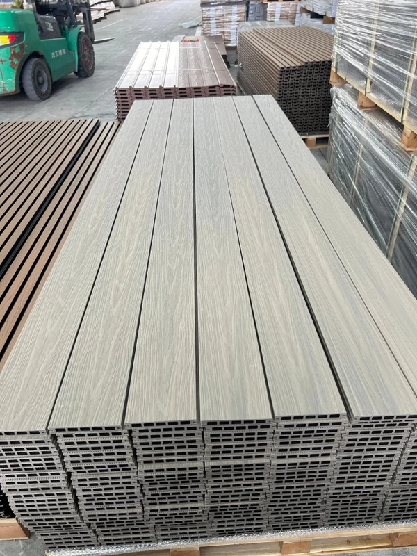 Hollow WPC Decking Exterior OEM Size Waterproof 140*20-25*2900 mm Modern Outdoor Flooring Decorative