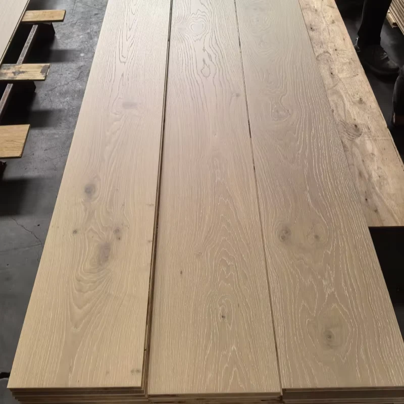 Luxury Engineered Wood Flooring Oak Interior Smooth CD Grade Wooden Board Timber Real European Oak Hardwood Solid Wood Floor