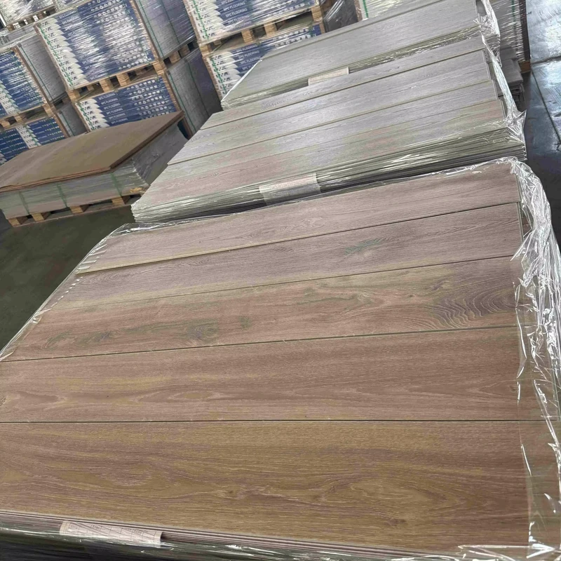 Luxury SPC Vinyl Flooring Click Lock Waterproof Floor Tiles for Projects