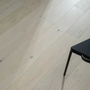 Modern Oak Multilayer Engineered Indoor Flooring Handscaped Surface T&G Edges Click Lock Installation Living Rooms Bathroom