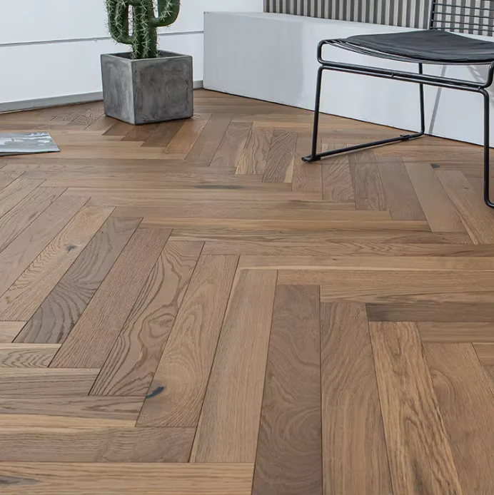 OEM Custom Oak Herringbone Parquet Engineered Wood Flooring 3 Layer Grade ABC Villa Apartment Office Hall Living Room Modern T&G