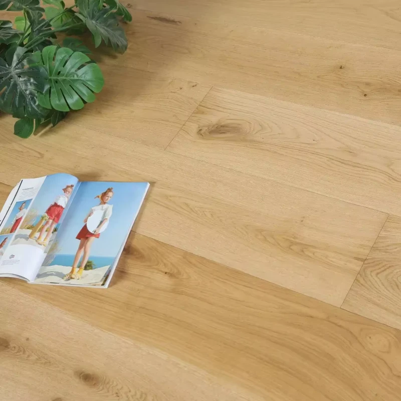 OEM&ODM Engineered Wood Flooring High Quality Natural Color Anti-scratch Wood Flooring Classic Oak Wood Flooring for Indoor