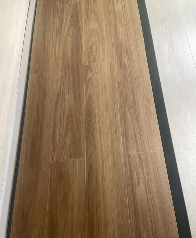 Pine Engineered Wood Flooring 3 Layer 14mm T&G Natural Finish Modern Living Room