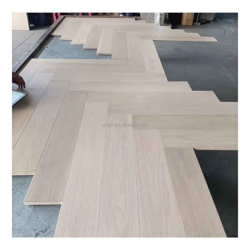 Robust Multi-Layer Solid Wood Flooring Wear Resistant Smooth Brushed Techniques Kitchen Use Black Walnut Elm Birch Oak Indoor