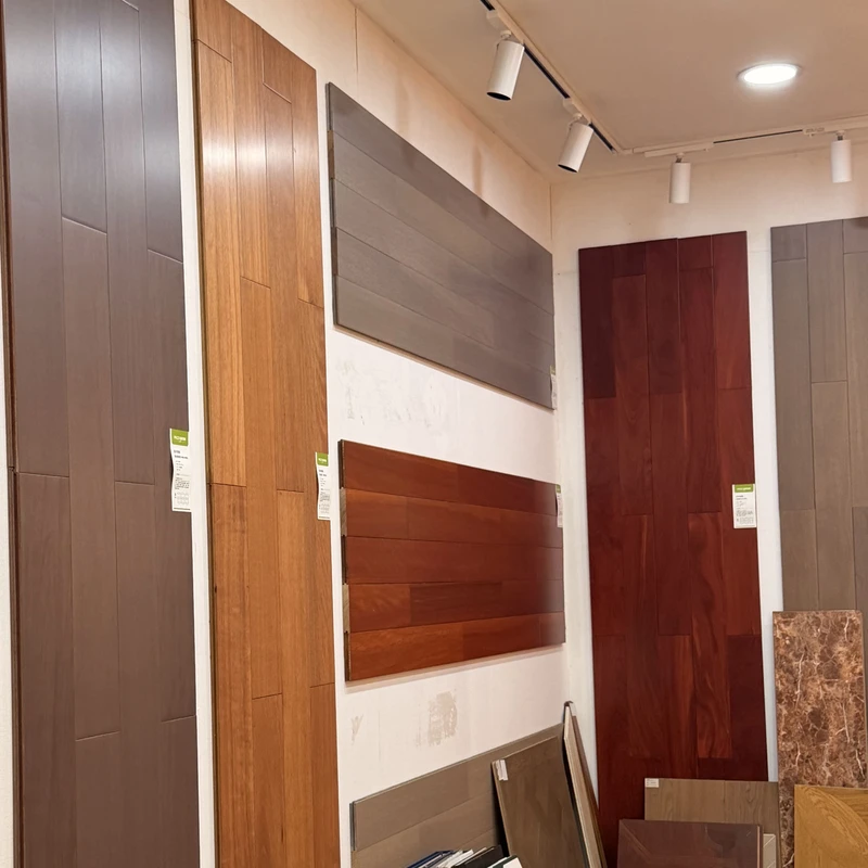 Solid Hardwood Engineered Wood Flooring Waterproof Anti Scratch Laminate Timber Plank Floors for Residential Commercial