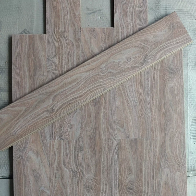 Stock Oak Wood Engineered Wood Flooring for Home 8mm Laminate Floor 12mm Thickness Wooden Flooring 30SQM