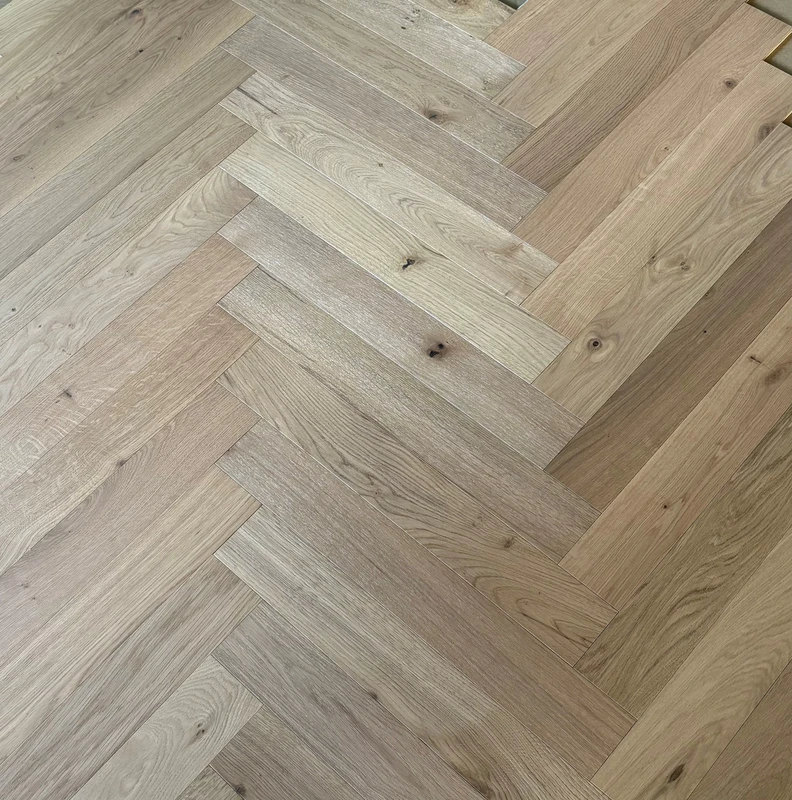 Three Layer Engineered Wood Flooring Natural Oil Coating 2G 5G Click Wear Resistant Handscraped Finish