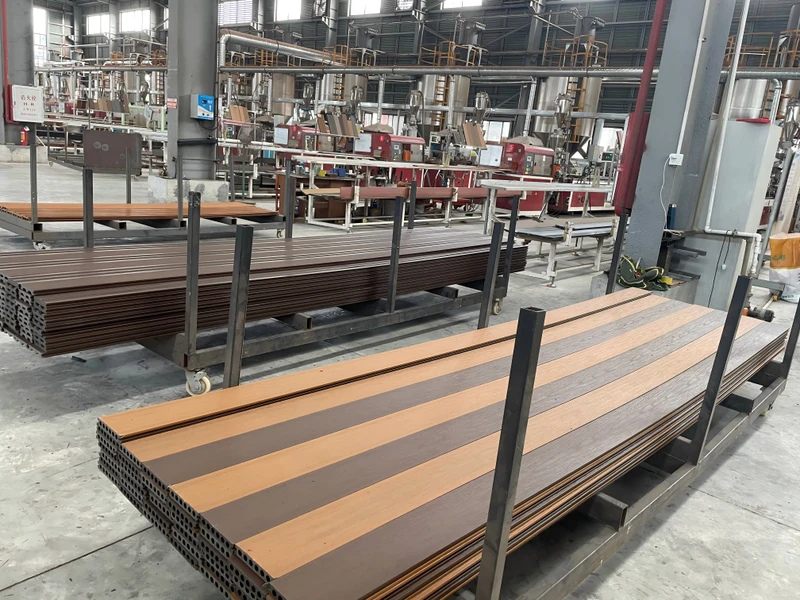 WPC Decking Outdoor Flooring 3D Embossed Wood Grain Low Maintenance Deck for Garden Balcony